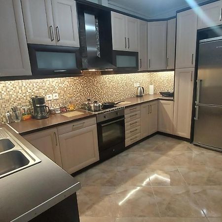 Vanas Apartment Артемида Екстериор снимка