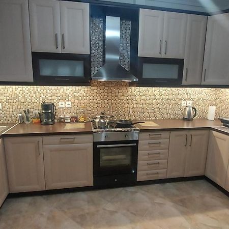 Vanas Apartment Артемида Екстериор снимка