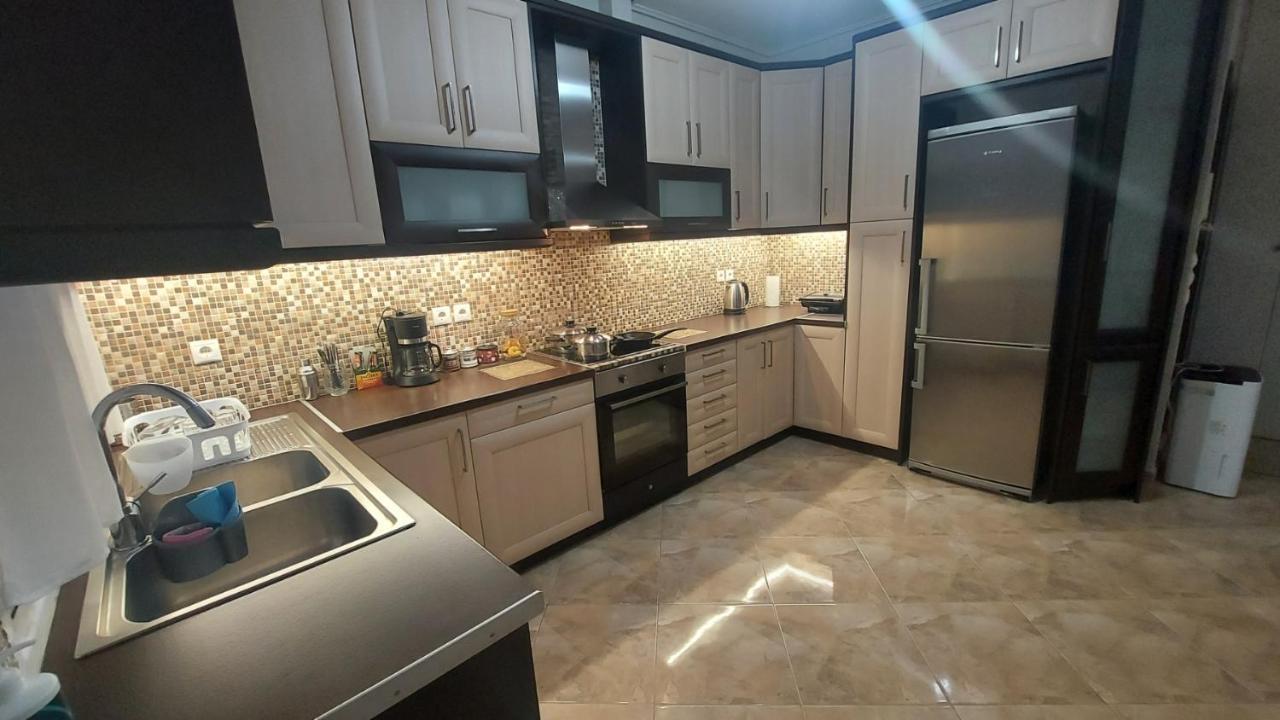 Vanas Apartment Артемида Екстериор снимка