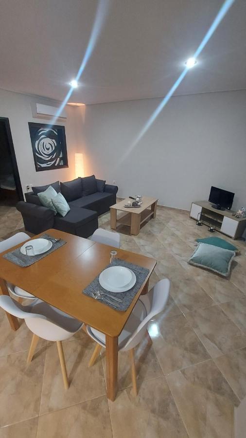 Vanas Apartment Артемида Екстериор снимка