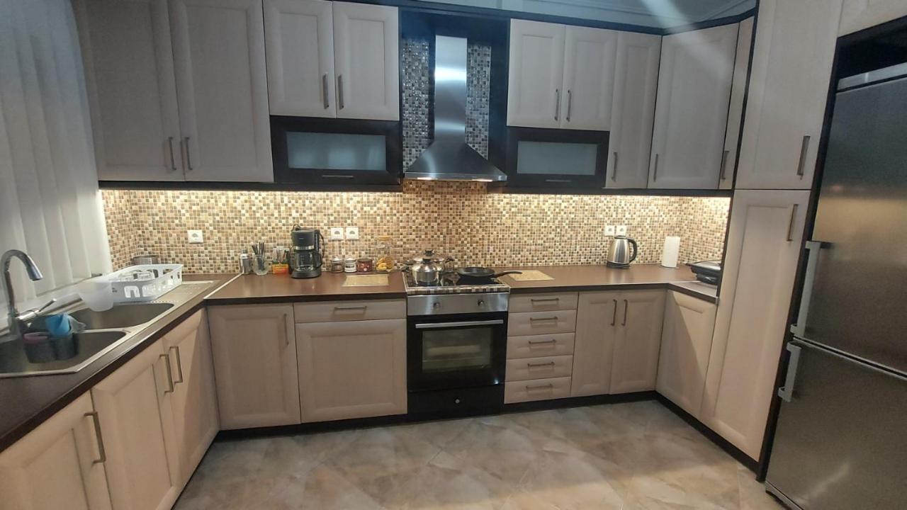 Vanas Apartment Артемида Екстериор снимка